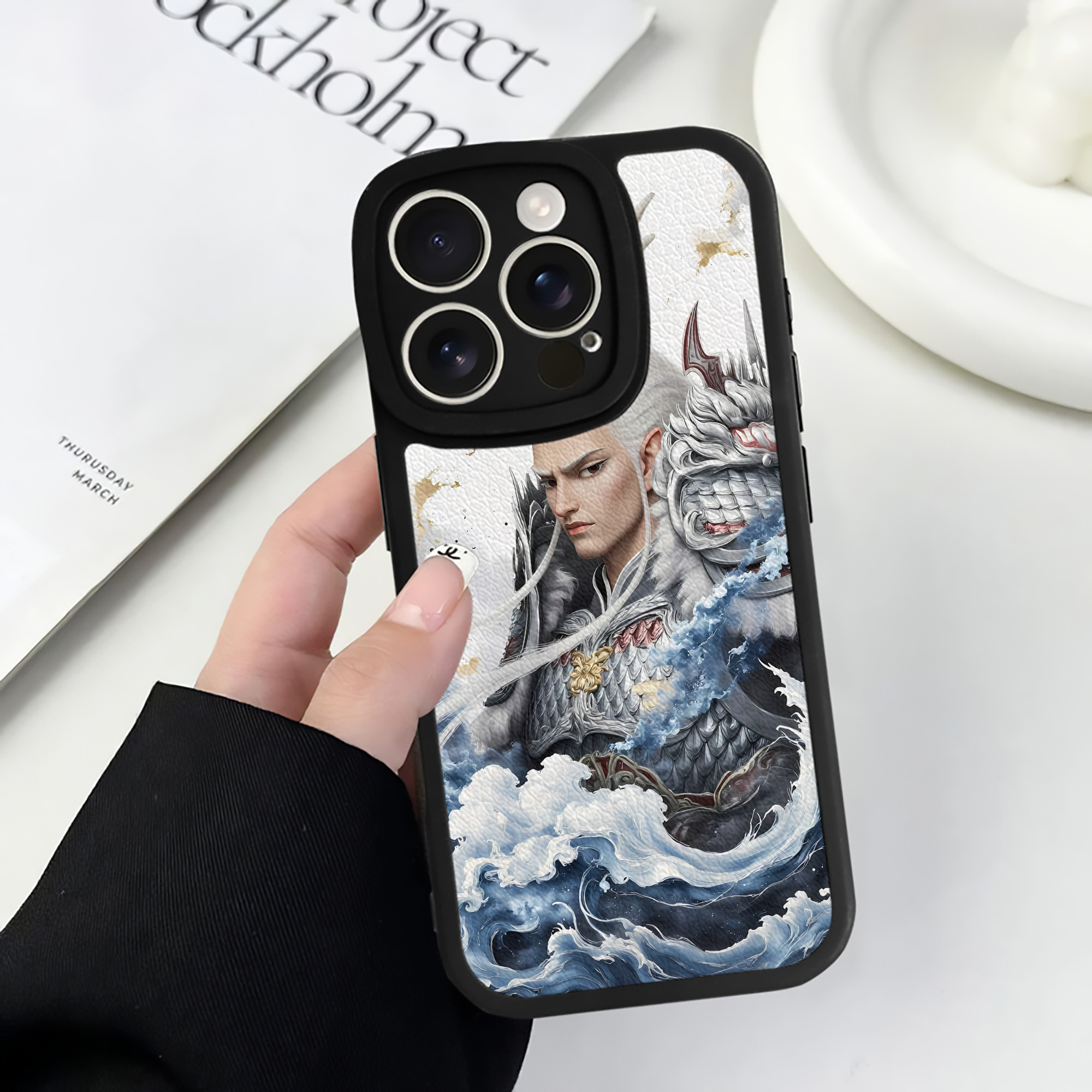 （画像用） Ne Zha 2 ナタ 魔童の大暴れ 【iPhone 16シリーズ対応】シリコンスマホケース（レザー調） 材質：シリコン
